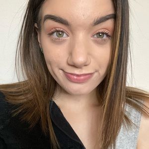 Meet your Posher, Destinee